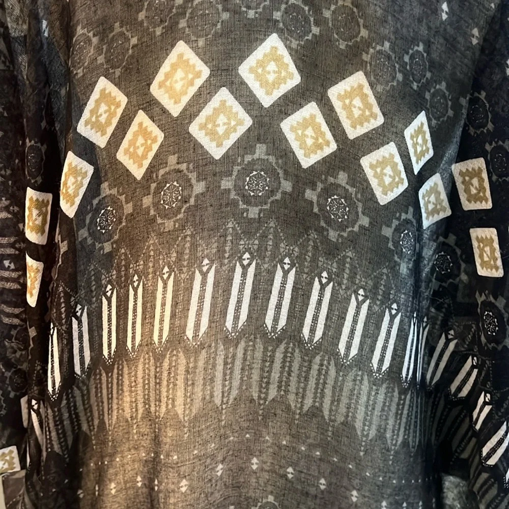 Women’s Boho Asymmetrical Pattern Fringe Wrap - Picture 7 of 10